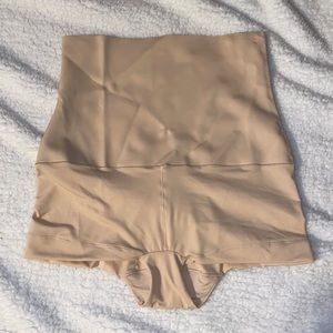NWT women’s XL shape wear